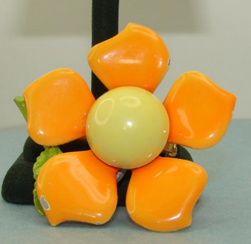 Vintage Retro Hippy Mod 60s Orange Petals Yellow Enamel Button