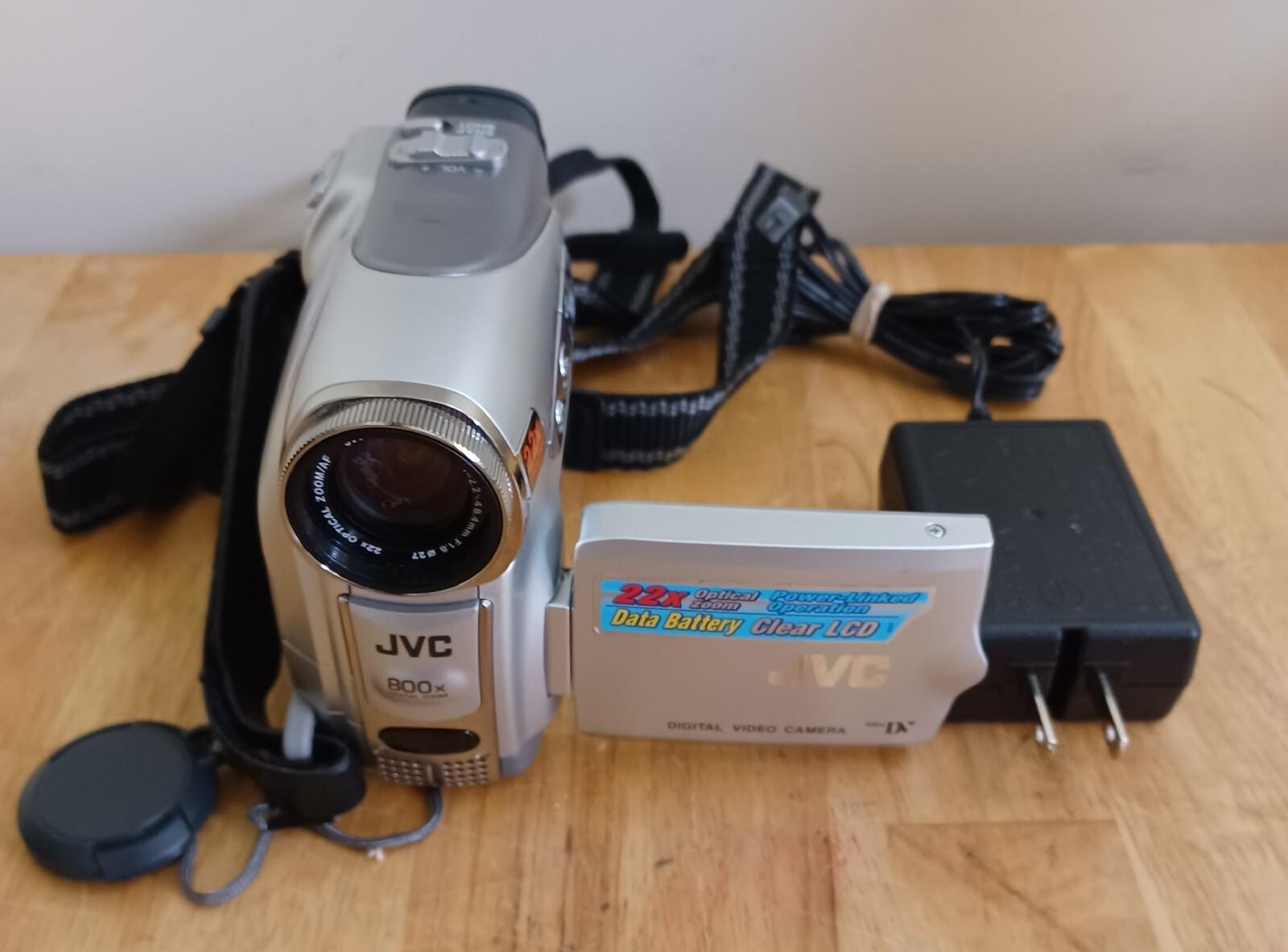 JVC GRD244U Mini Digital Video Camera Charger 800x zoom *no battery