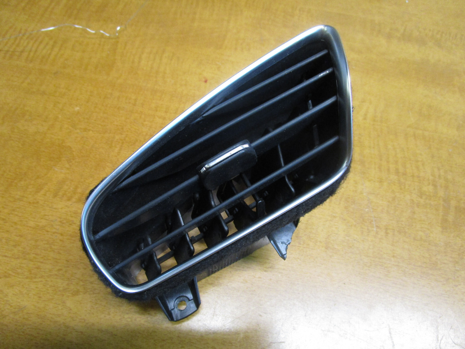 Ferrari 458 Italia, Spider - Lower Central Air Vent P/N 81496900