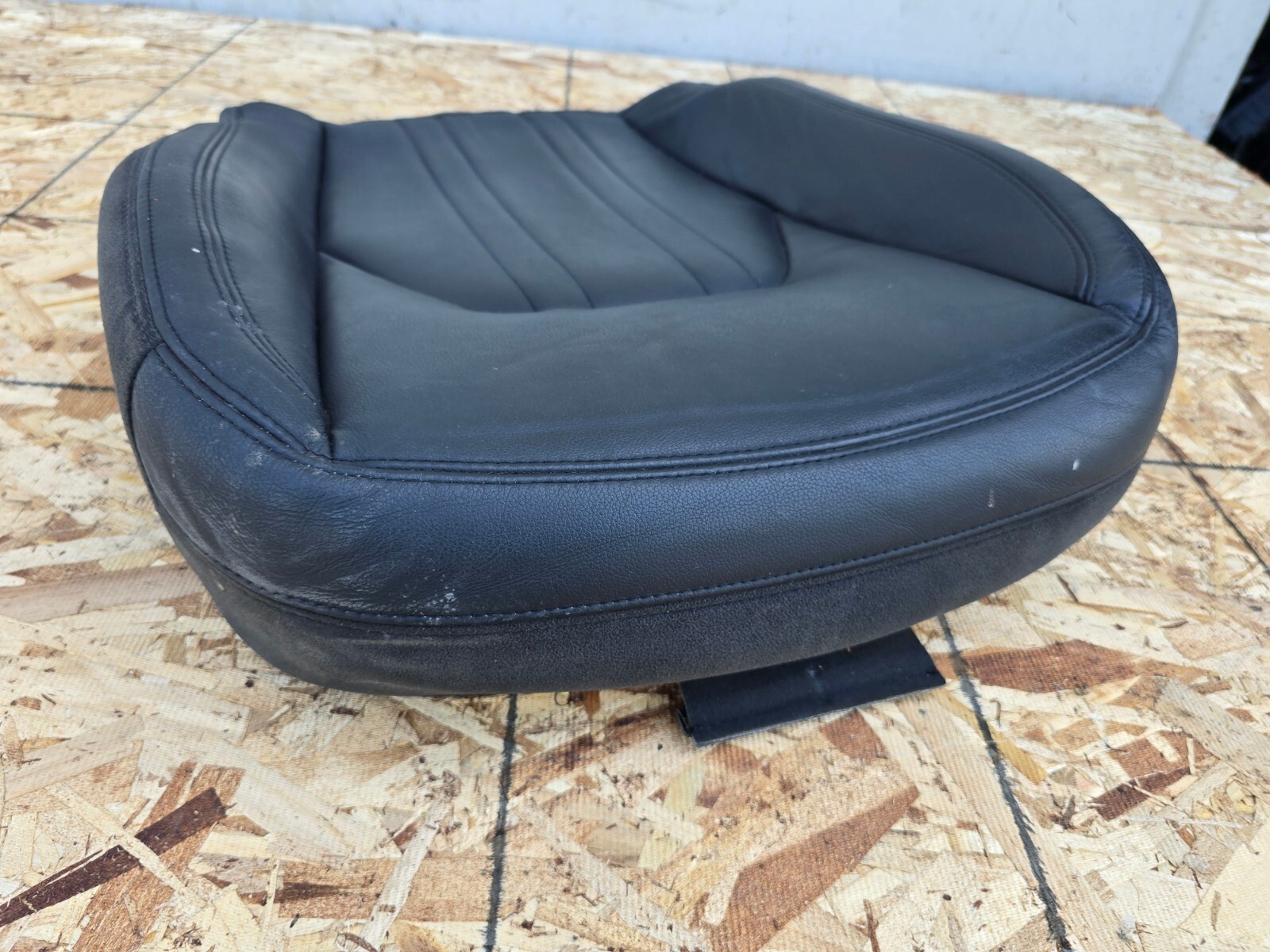 FRONT RIGHT BOTTOM SEAT LEATHER CUSHION COVER OEM 40K 14-19 MASERATI GHIBLI S