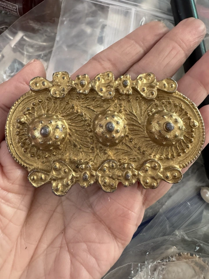 VTG 1970s Victorian Revival Ornate Gold Tone Cast Metal Rococo Belt Buckle - Image 2 of 4