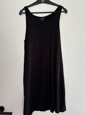 C&A! Schwarzes Knielanges Kleid Mit Trägern ...