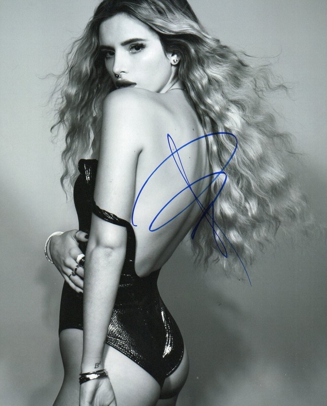 Autographed Bella Thorne Cute 8 x 10 Photo Signed with COA