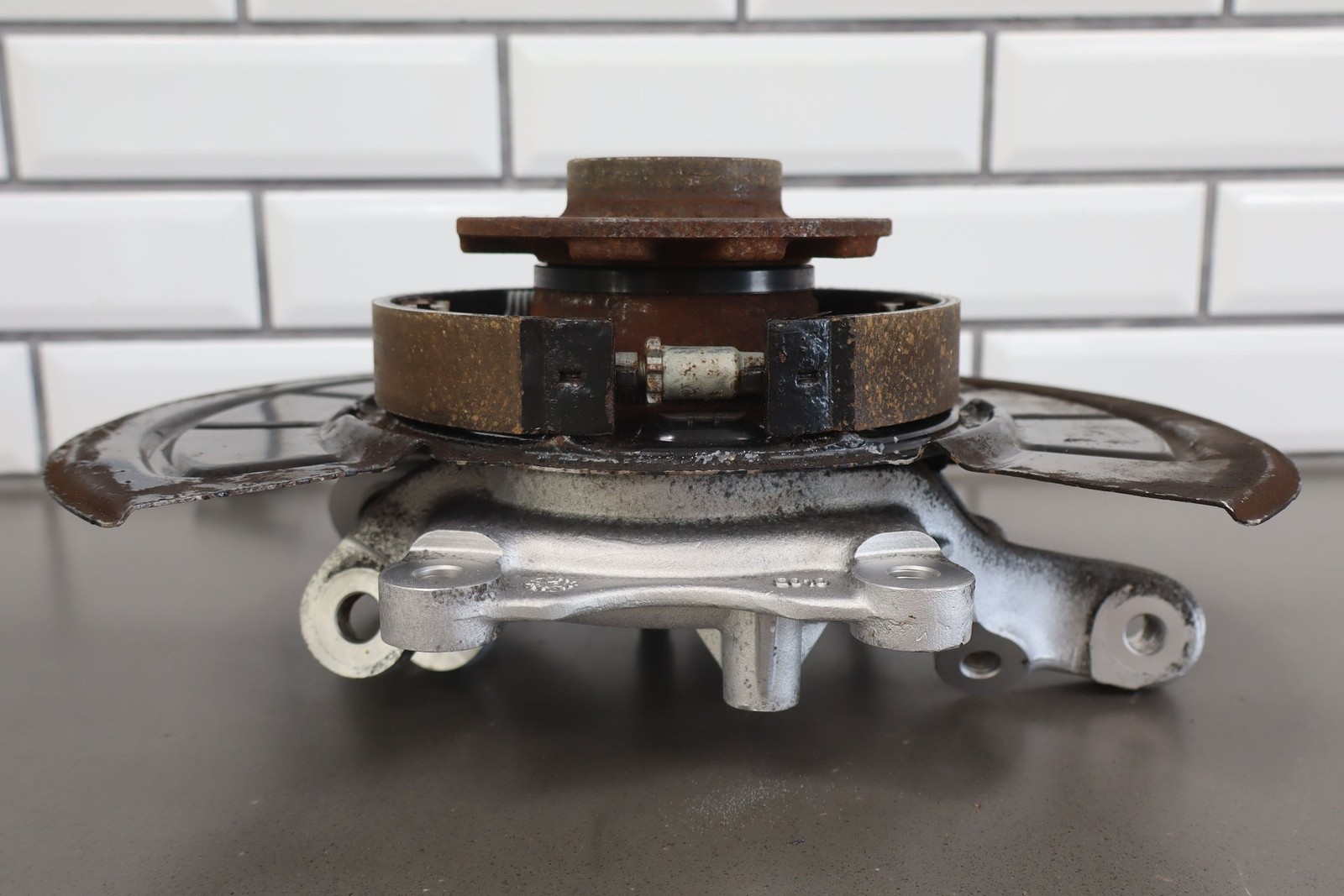 14-17 Maserati Ghibli AWD Rear Right RH Spindle Knuckle W/ Hub & Sensor (77K)