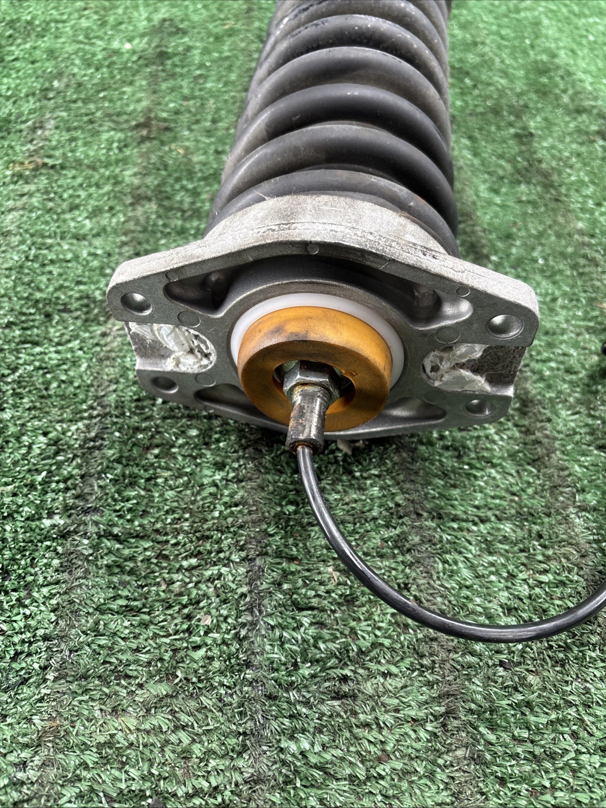 03-06 Maserati Quattroporte M139 Rear Left or Right Shock Strut Coil OEM