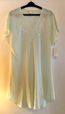 NWT Natori Classics Night Shirt-Gown V-Neck Scallop Trim Size Medium Pale Green