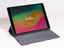 Apple iPad Pro 10,5" 2. Gen (2017) | Wi-Fi | 64 GB | + Smart Keyboard