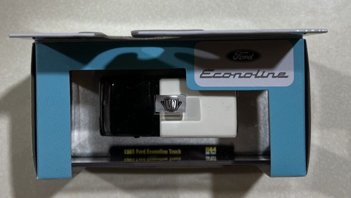 Ford Econoline Camper 2021 M2 Machines R64 1965 - Imagen 2 de 3