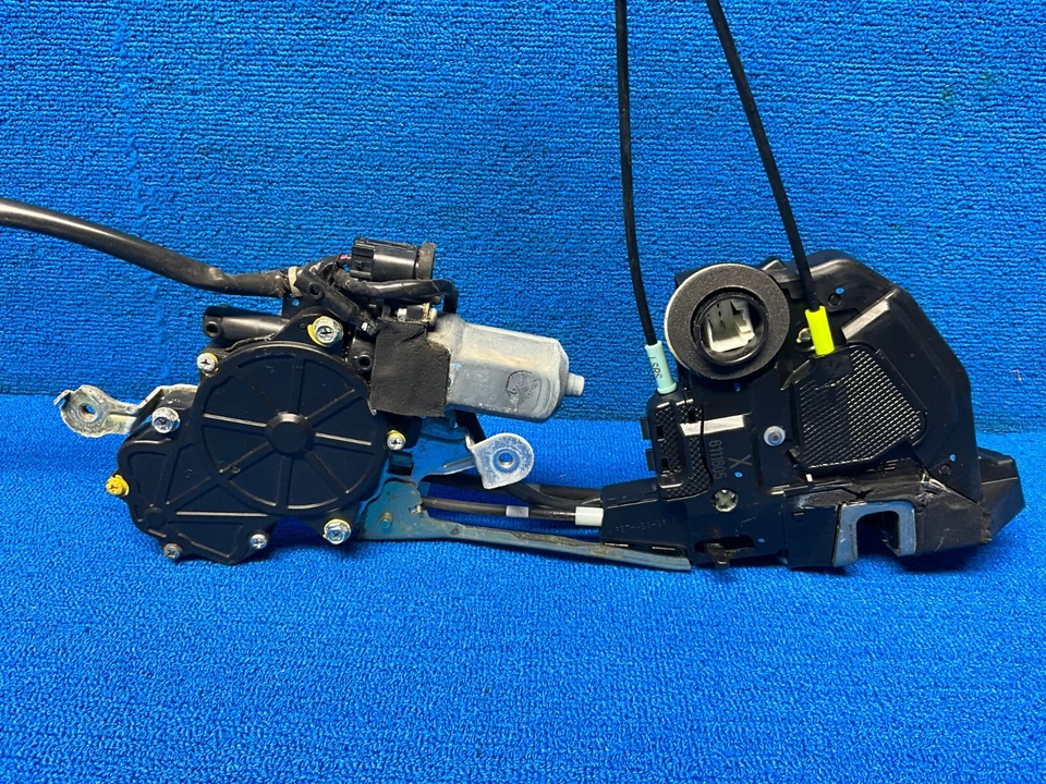 Actuador de pestillo de cerradura de puerta lateral derecha trasera Lexus LS460 2007-2009 OEM Foto 4 de 4