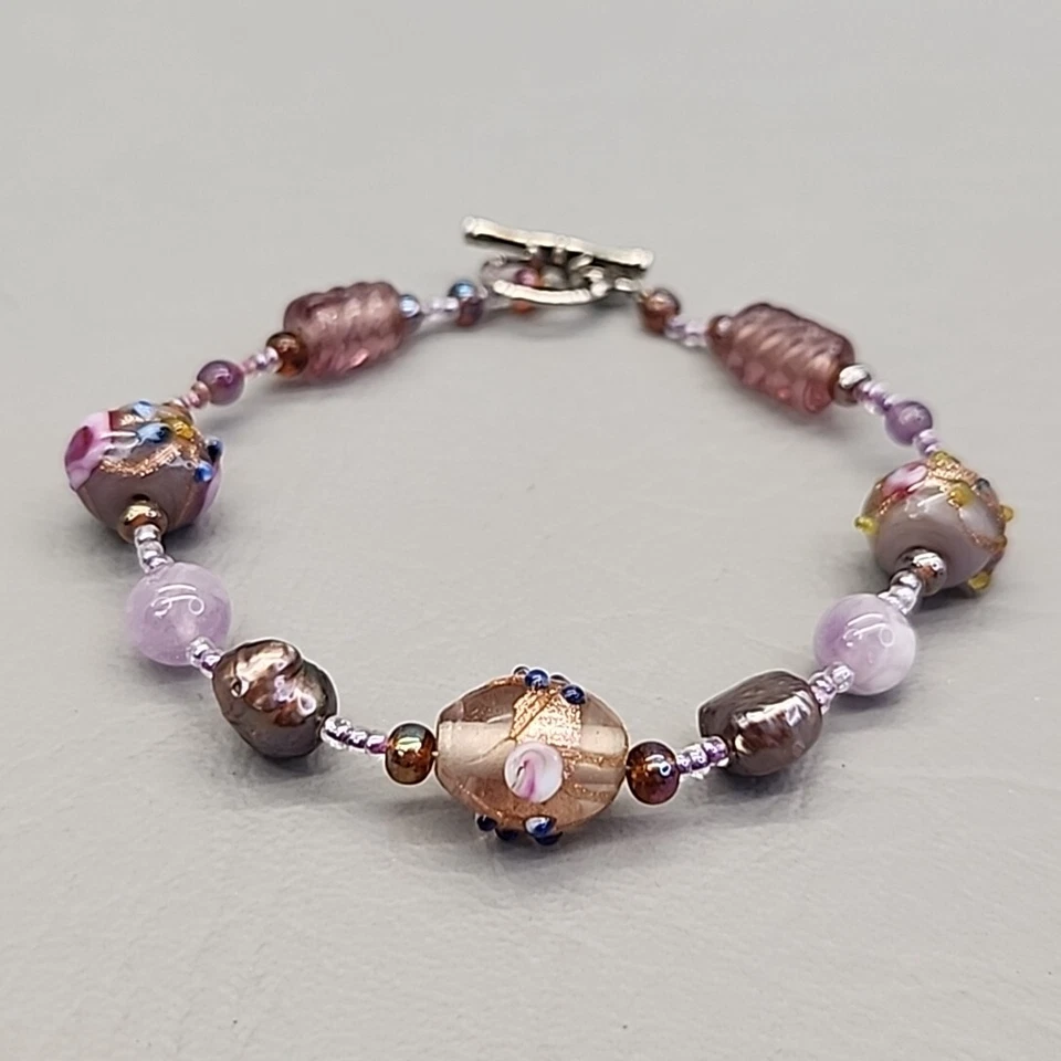 Pulseira de contas roxa bolo de casamento ametista pérola vidro 8,5" - Imagem 3 de 4