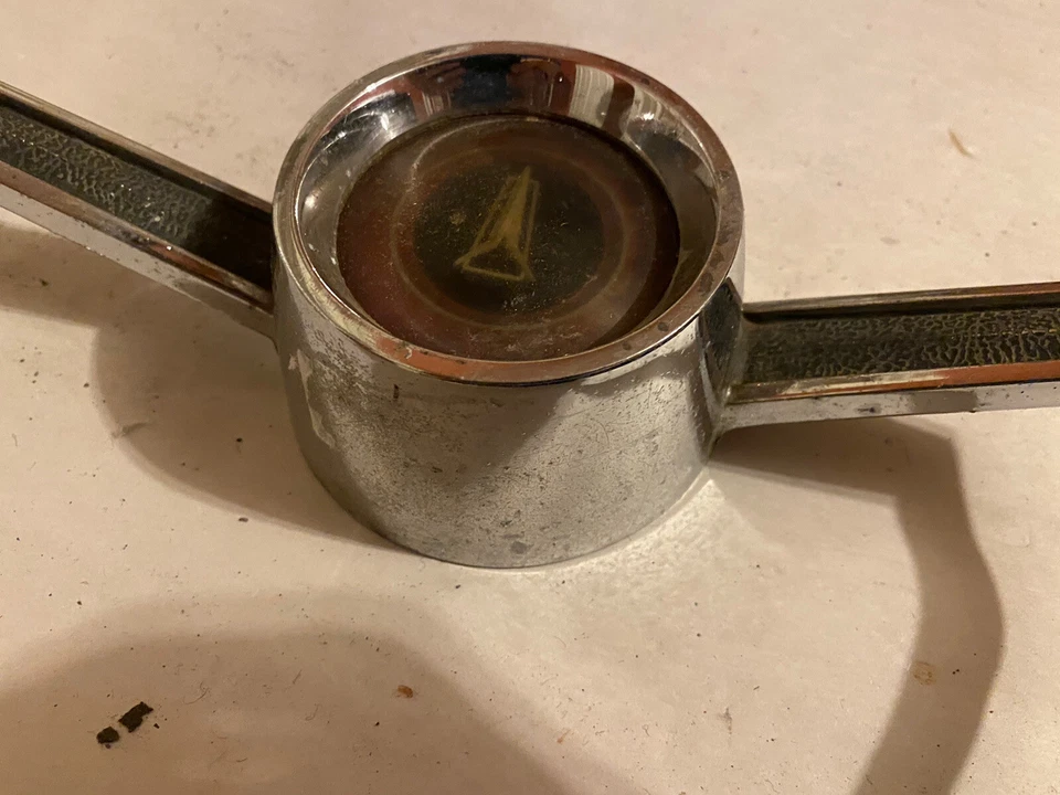 Plymouth Belvedere 1966 volante satélite bocina anillo botón Foto 2 de 4