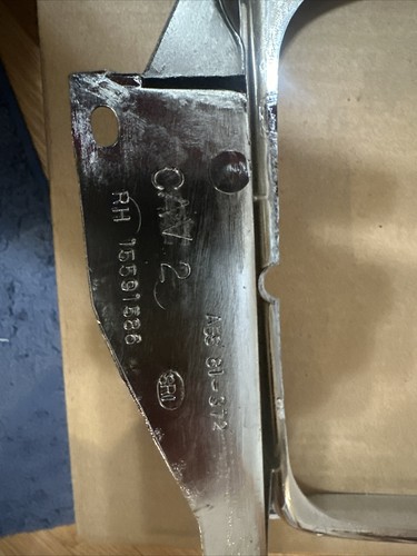 1982-90 Chevrolet S10/S15/Sonoma Right Headlight Door 15591586 - Picture 5 of 8