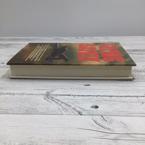 Flying Safely by Richard L. Collins 1977 First Printing Hardcover Dustcover Good - Picture 10 of 11