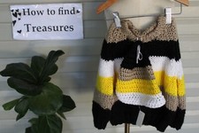 K2 32 NO SIZE UNBRANDED BLACK AND GOLD CROCHET KNIT SWEATER  MATCHING BEANIE