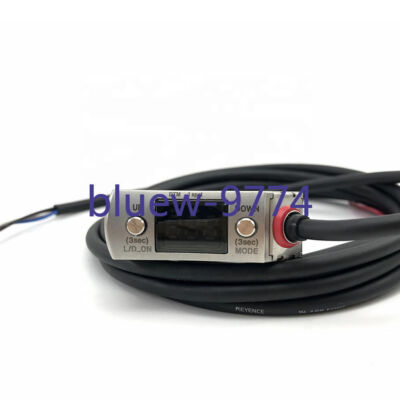 One Keyence LR-ZB250AN Laser Sensor New In Box LR-ZB250AN