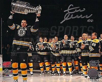 Zdeno Chara Boston Bruins Signed Raising Stanley Cup Banner Night 8x10 - Picture 1 of 1