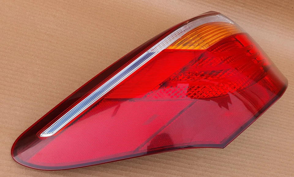 Luz trasera Lexus LS600H 2010-2012 lado izquierdo (lado del conductor) híbrido LED fabricante original usado Foto 3 de 4