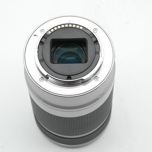 Objectif asphérique Sony SEL 55-210 mm f/4,5-6,3 IS OSS E-Mount - Argent #489 - Photo 4 sur 8