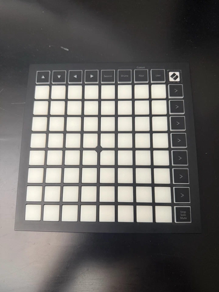 Novation Launchpad Mini MK3 64-Pad Grid USB MIDI Controller for Ableton Live   - image 3 of 4