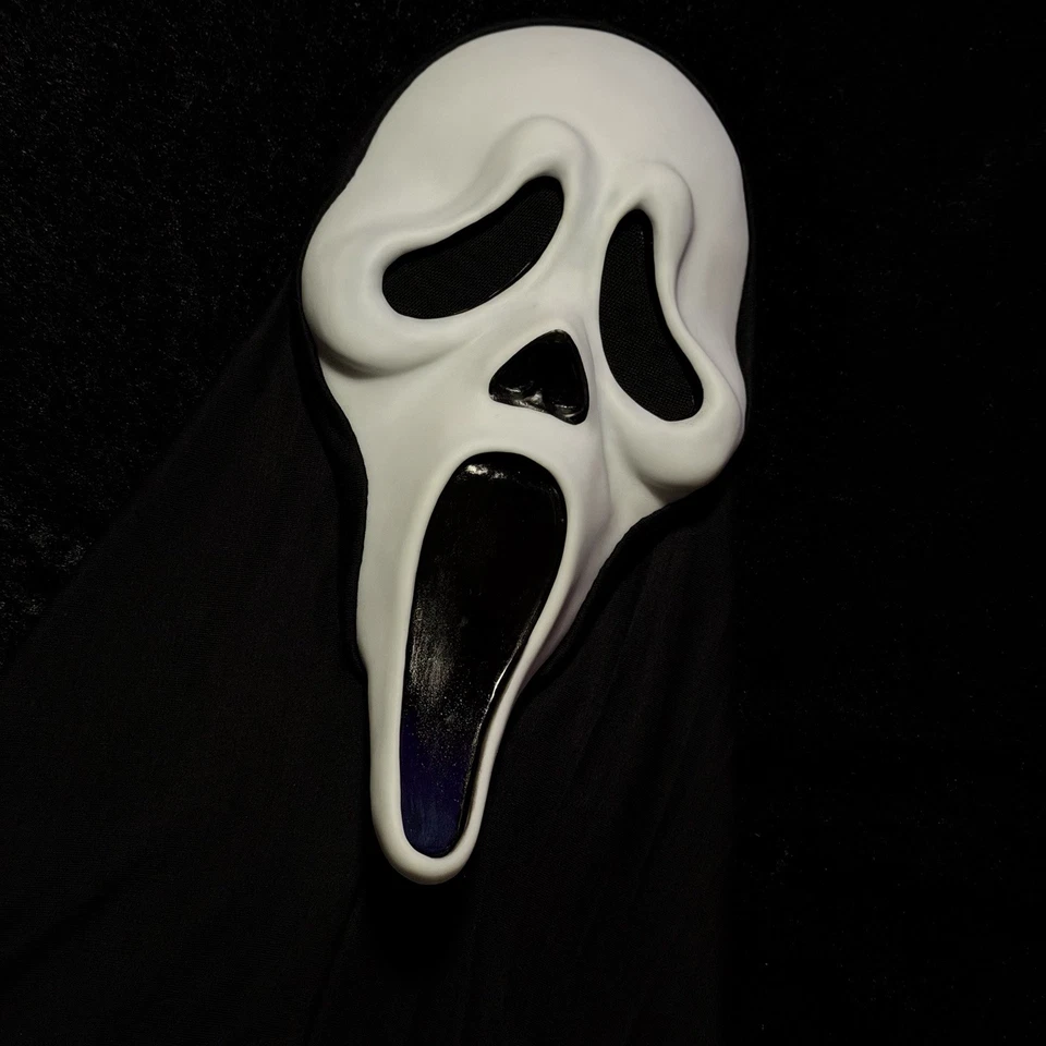 Deluxe Scream (1996) Modified Screen-Accurate EU Mask - Image 2 of 4