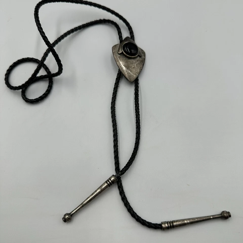 Corbata Bolo Vintage Cordón Trenzado Negro Tono Plateado Escudo Slide Piedra Negra Western Foto 2 de 4