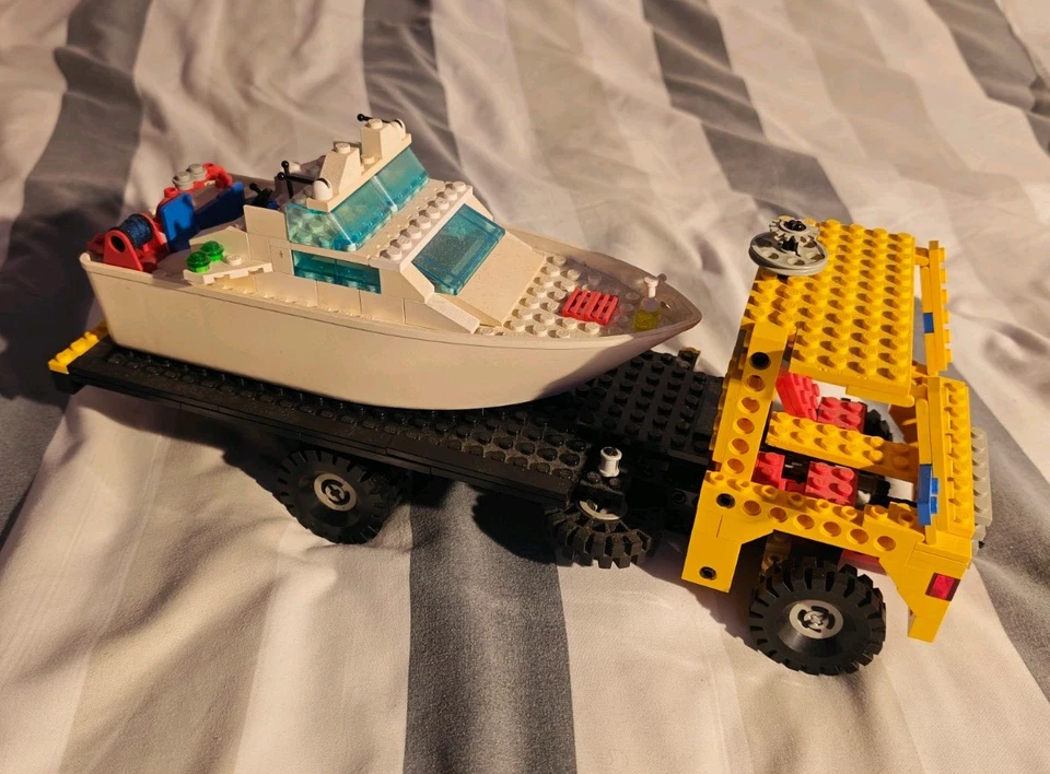 Vintage LEGO Technic 8846-B1 Flat Bed Truck + Lego 4011 Cabin Cruiser, photo 4 of 4