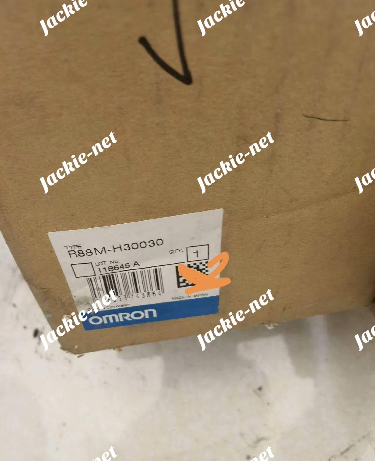 1PCS NEW R88M-H30030 VIA DHL/FedEx &&