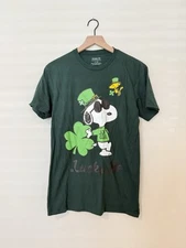 [Peanuts] NWOT Snoopy and Woodstock Joe Cool Lucky Me Green Shamrock Tee Size S