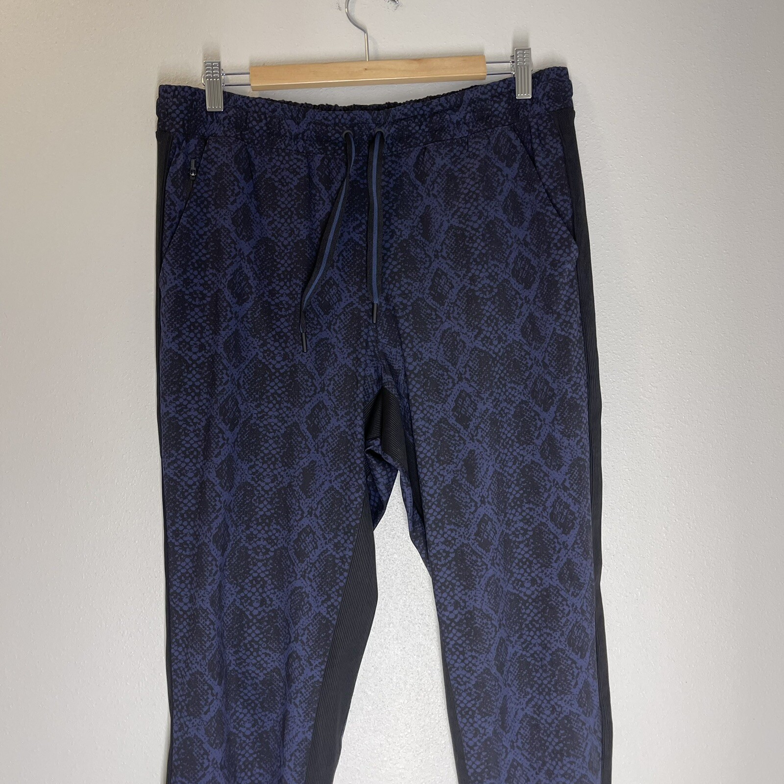Athleta Women's Brooklyn Jogger Pants Python Prin… - image 4