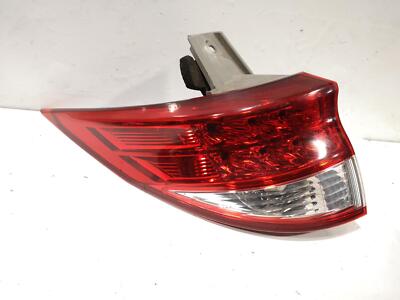 TOYOTA ESTIMA MK3 FACELIFT 2010 - 2015 ÄUSSERER Linker Rücklicht Rot 68647