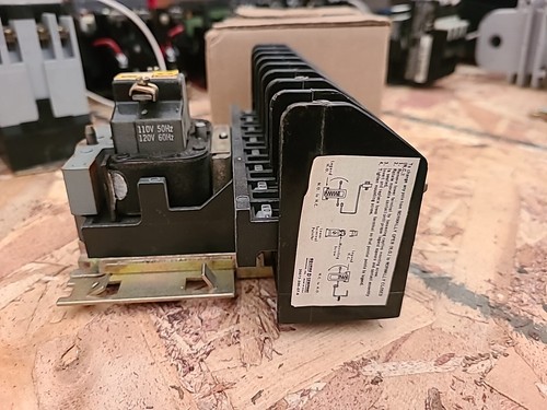 *GEBRAUCHT* Quadratischer D 8903 LO80 8P 120v Spulenbeleuchtungsschütz - Bild 4 von 5