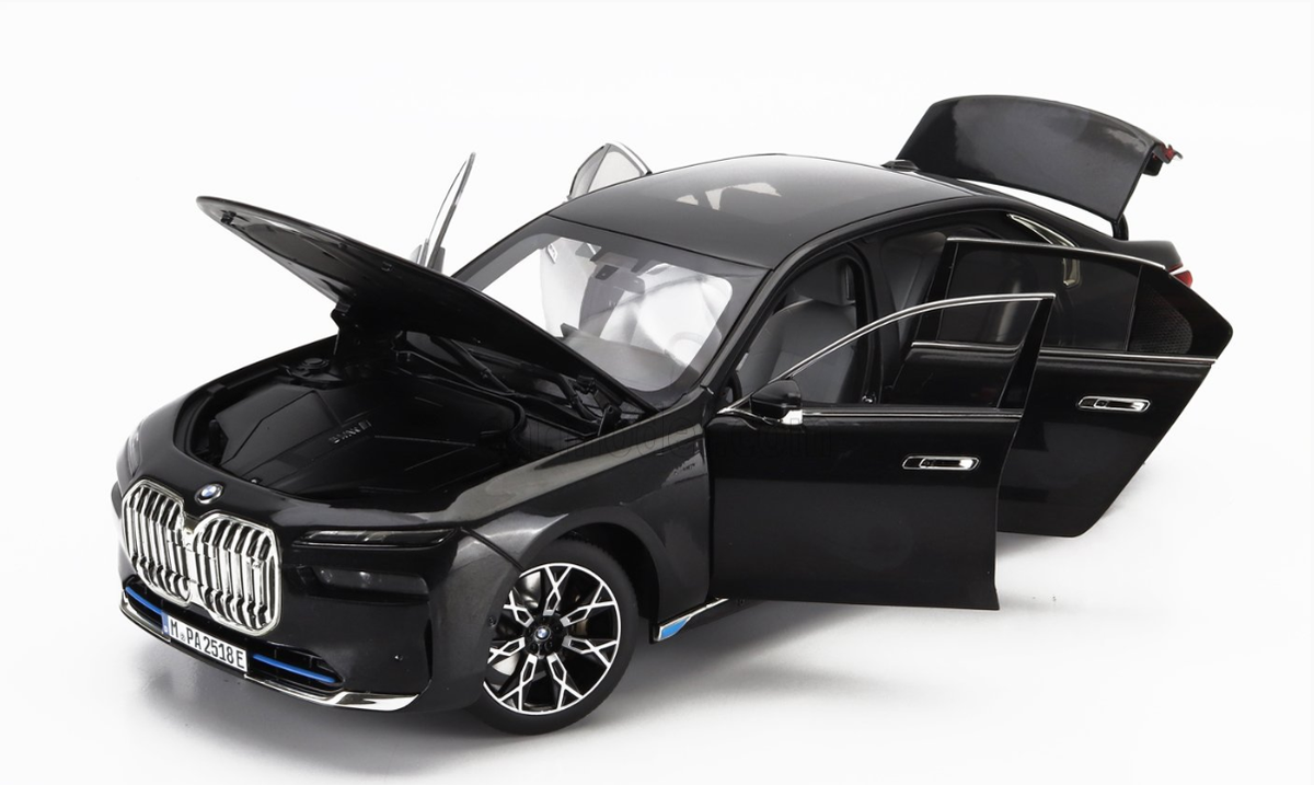 BMW i7 7 series G70 Dealer Edition 1:18 Model Diecast Miniature