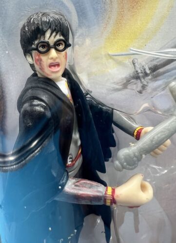 Mattel - Harry Potter Chamber of Secrets Harry 5" Magical Action Figure - 2002 - Picture 8 of 15