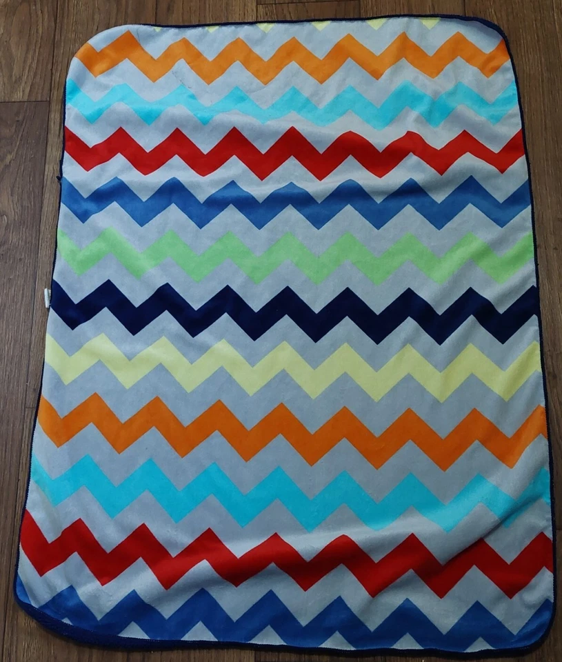 Manta de bebé Circo Target gris Sherpa Chevron Lovey gris rojo verde azul 39x28 Foto 4 de 4