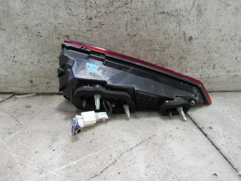 Luz trasera Infiniti QX30 2017 Rh OEM montada en gat Foto 3 de 4