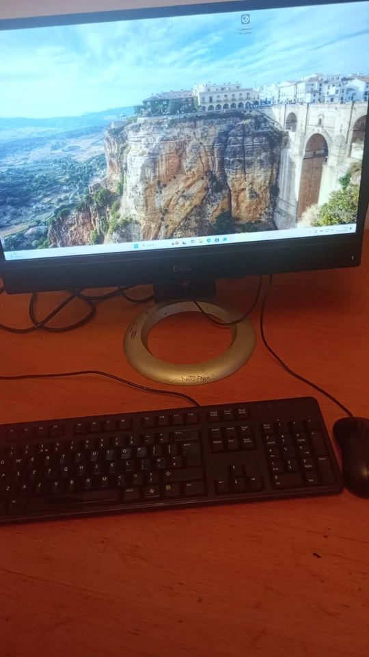 Dell OptiPlex 5260 AIO 21,5'' CPU i5-8400 + 16GB RAM, 256Gb SSD WIFI Windows 11 - Image 4 of 4