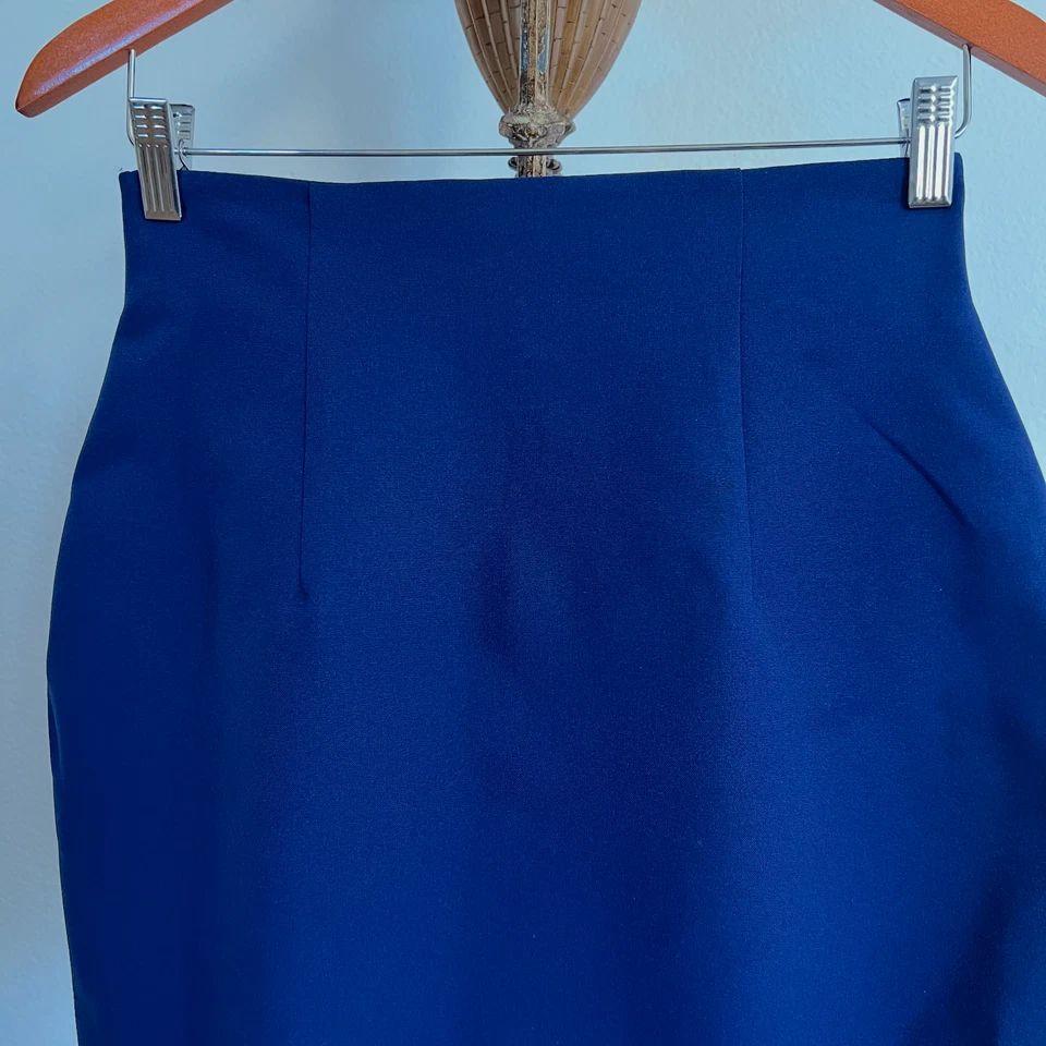 Minifalda Anxiety Juniors talla 5 azul/blanco línea A ribete en contraste Foto 3 de 4