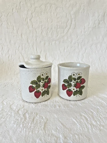 1980 McCoy USA “Strawberry Country” Jam/Jelly/Sugar Bowl Vintage Kitchen Decor