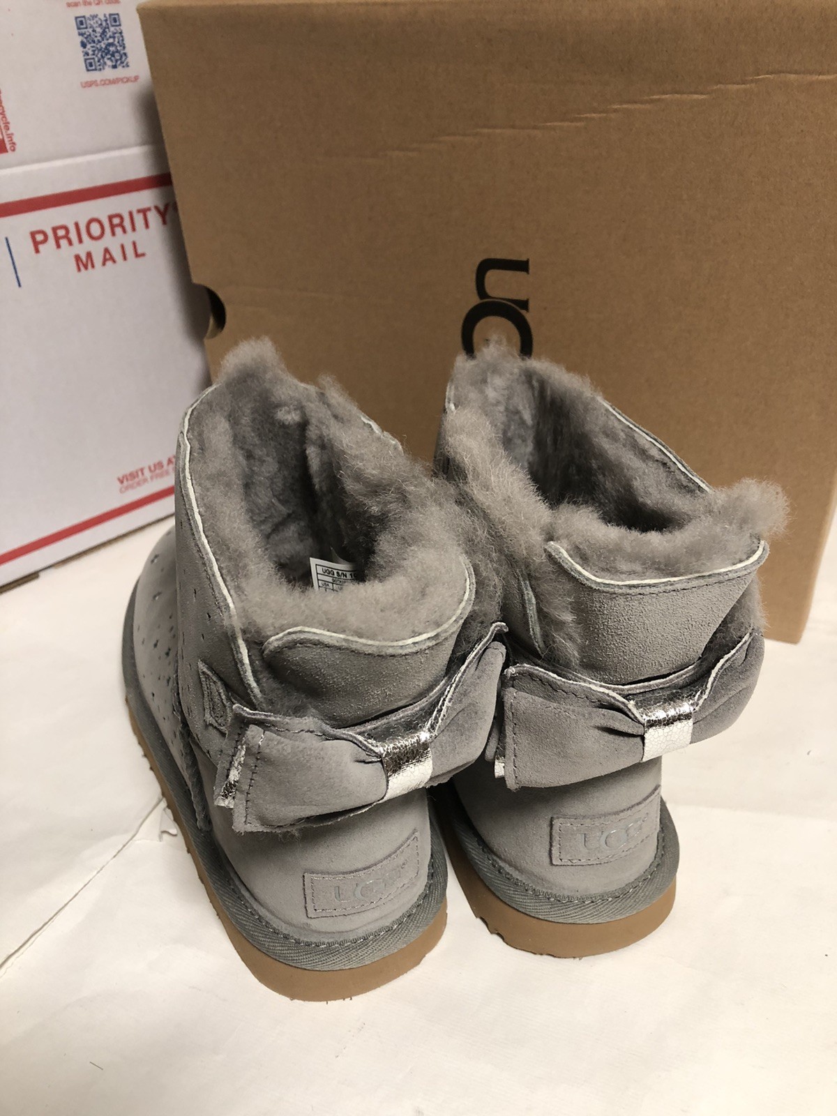 NIB UGG gray Star girl Bow Mini boots big kids size 5 image 5