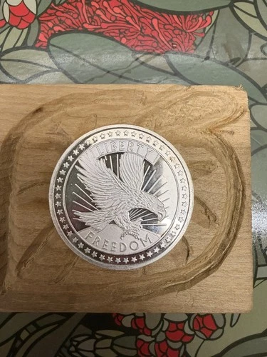 US Liberty Eagle -Freedom Coin -One Troy Ounce .999 Fine Silver Bullion