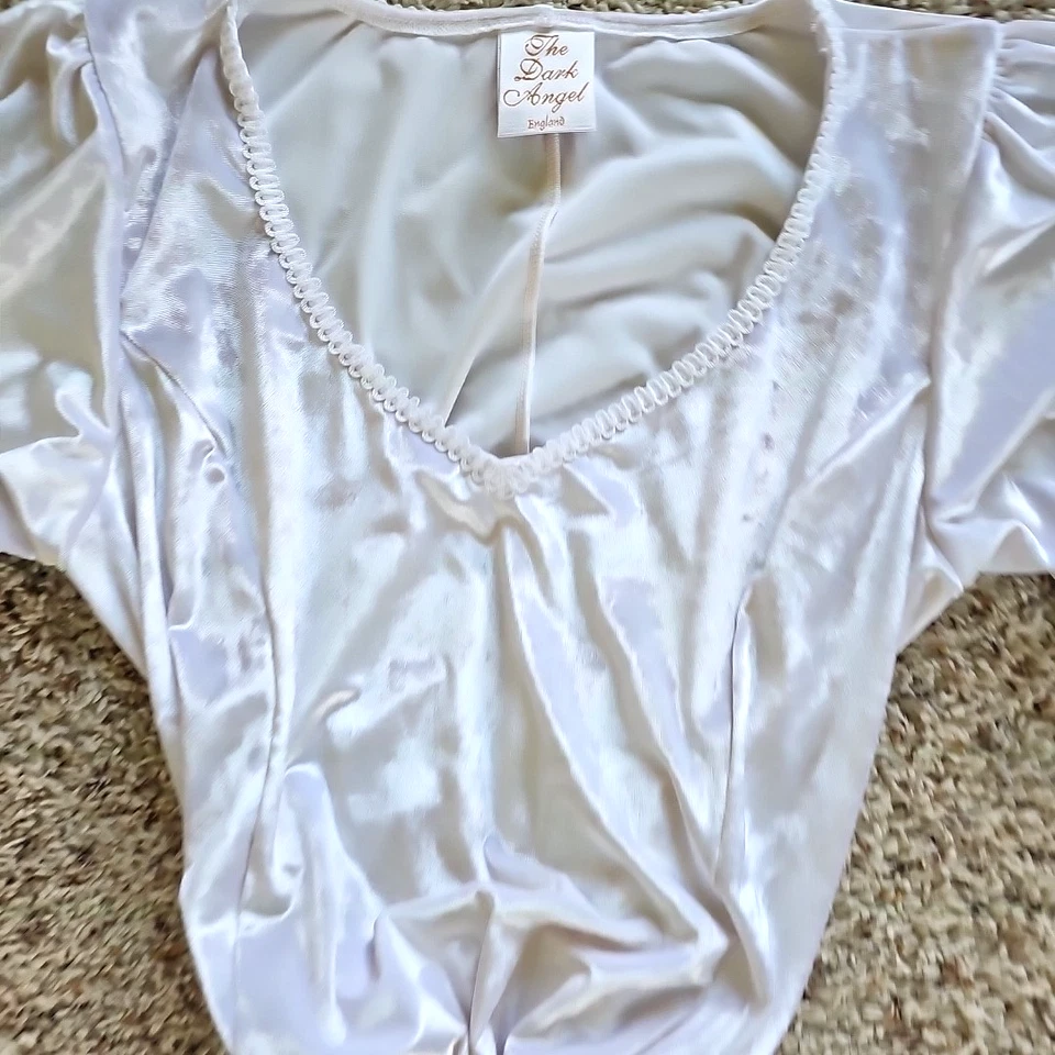 Dark Angel England White Crushed Velvet Fairy Tale Dress XXL Renaissance Bridal - Image 2 of 4