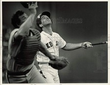 1986 Press Photo Marty Barrett, Bob Boone in Red Sox-Angeles Baseball Game, MA