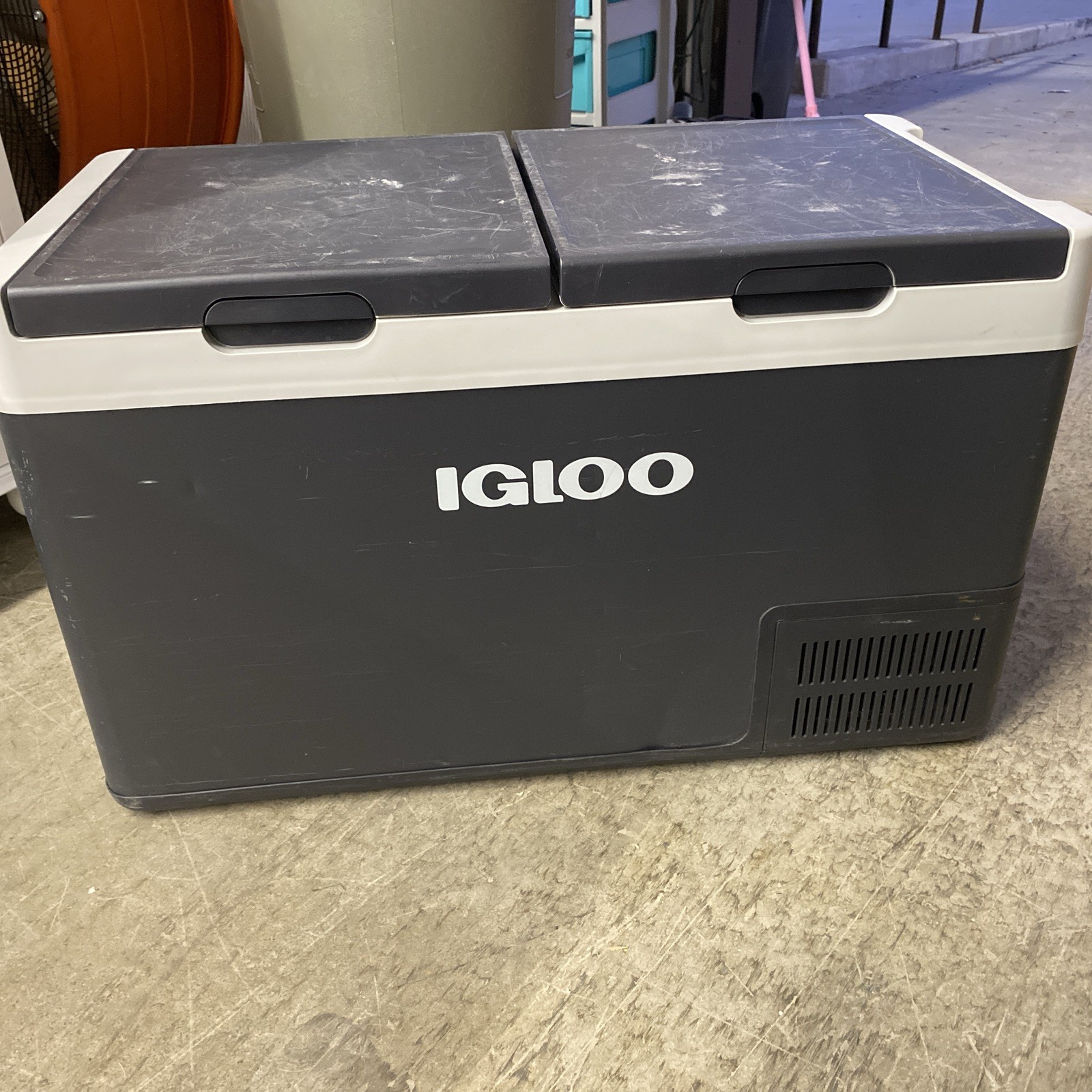 Igloo ICF 80D Dual Zone Electric Cooler &ndash; AC +DC Powered Portable Fridge/Freezer