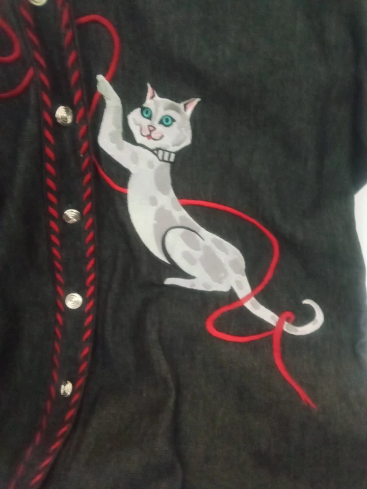Auténtica Camisa Bob Mackie Usable Arte Gato Exclusiva Lujo Bordada Foto 4 de 4