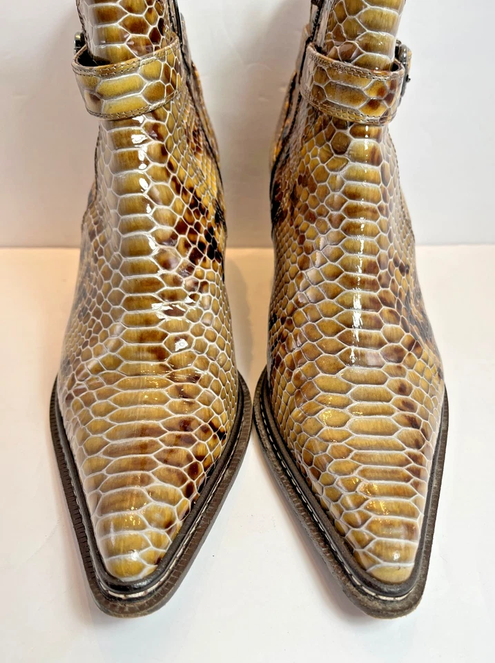 Botas para mujer 7,5 Donald J. Pliner Western Couture con estampado de serpiente en punta y cremallera al tobillo Foto 2 de 4
