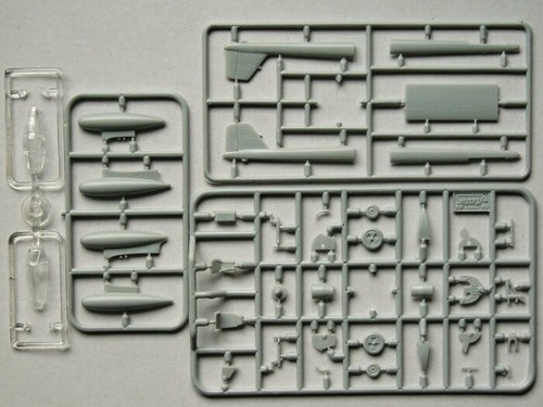 1/72 British De Havilland DH.100 Vampire Mk.I Amodel 72207 Plastic Model Kit - Picture 4 of 12