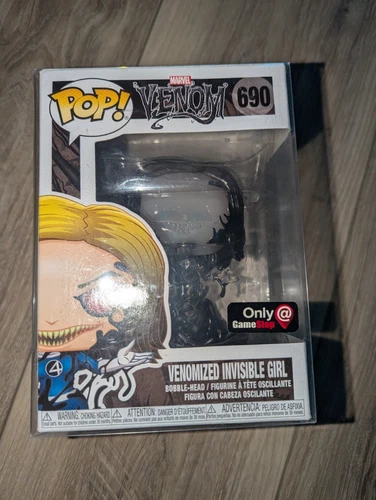 Marvel Pop 690 Niña Invisible Venomizada Fabricante Defecto Falta Brazo GameStop