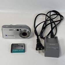 Sony Digital Camera Cybershot DSC-P200 7.2MP Gray w/ battery and charger Tested
