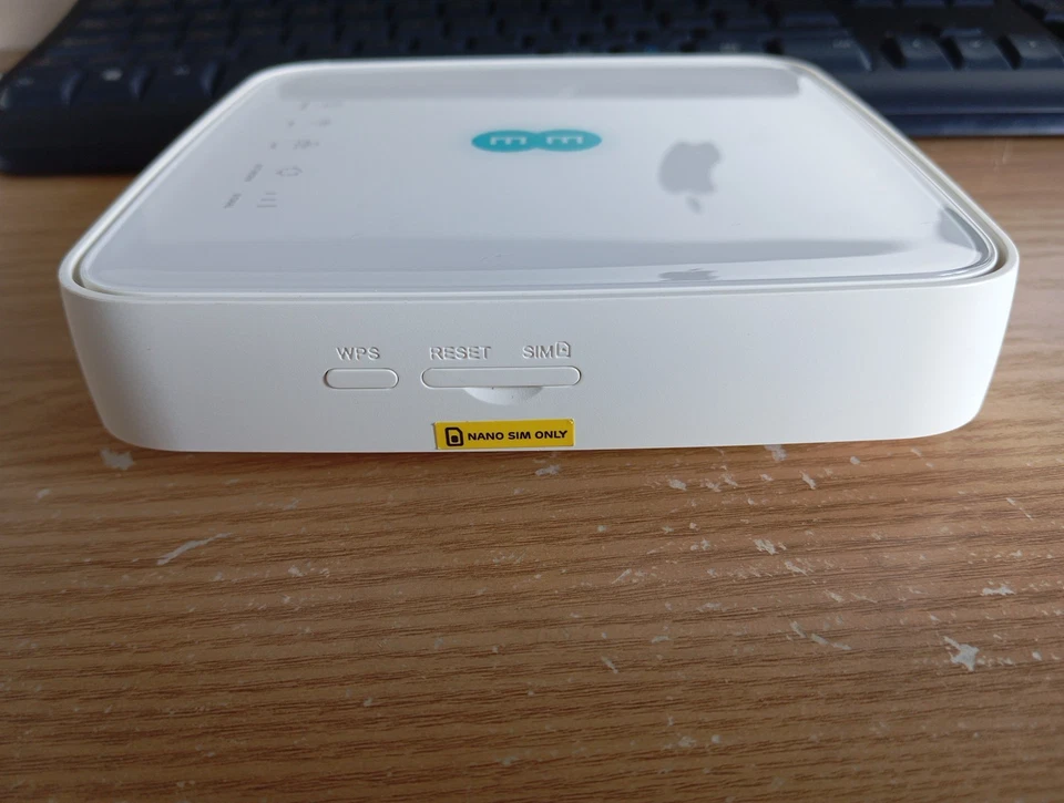 *Unlocked* EE 4G Hub HH70 Home/Office Broadband Router CAT 7 300Mbps RJ45 - Image 2 of 4