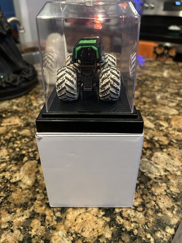 2021 Toy Fair Spin Master Monster Jam Grave Digger Truck 1/1000 RARE - Picture 4 of 5